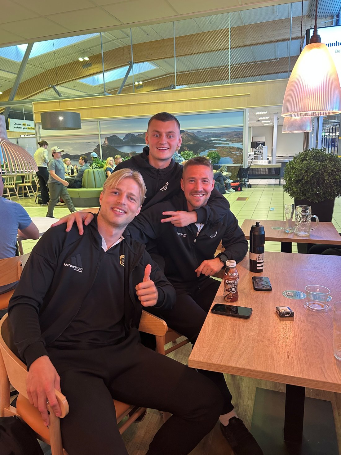 Blid gjeng: Lasse Bransdal, Kristijan Musovic Coric og Erlend Blakstad Sivertsen på vei hjem med tre nye poeng i bagasjen
