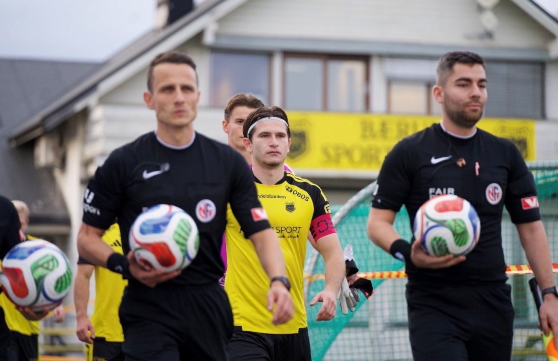 Heltent: Kaptein Almin Dacic ledet Sandvikas Stolthet ut på matta torsdag kveld - Foto: K.B Sportsmedia