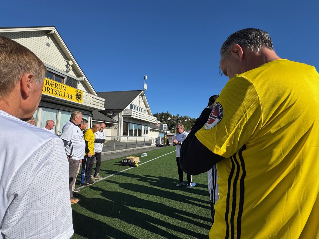 Velkommen: Ole Bjørn Harang ønsket spillere og frivillige trenere fra klubben velkommen til den første økten på AJ Arena