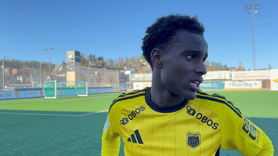 Historisk: Evenezer Awasum Forcha er både tidenes yngste a-lagsspiller (14 år i 2024) og målscorer (15 år mot Sortland i 2025). Lørdag stiller Bærum-talentet i blå drakt for første gang i Sandvika