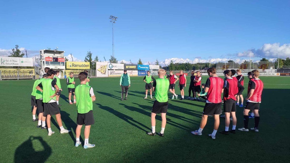 Trond, Daniel og Aar gir sine siste instrukser før kvartfinalen mot Ranheim