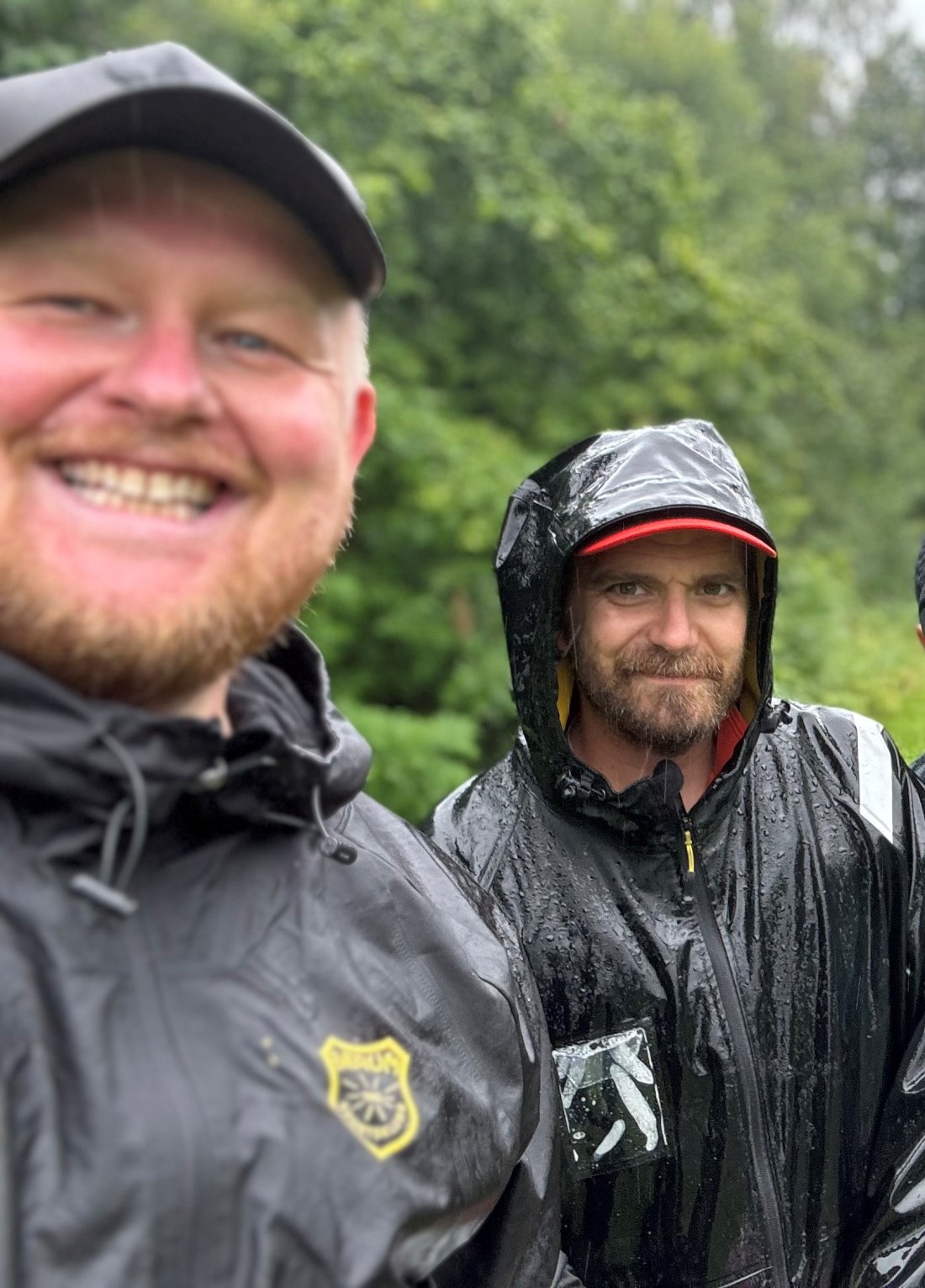 Aktiv samarbeidspartner: Steffen Daleng (til høyre) sammen med markedsansvarlig i Bærum, Dag Vegel. Daleng er blant de med aktive partnerne i Bærums B2B-nettverk. Her fra fjorårets golfturnering i heftig regnvær hos Asker GK. Ny turnering spilles i august.