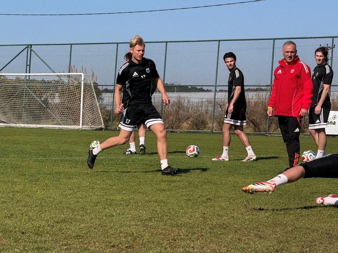 Savner sko: Mathias Gulliksen savner sine røde Nike-sko fra søndagstreningen