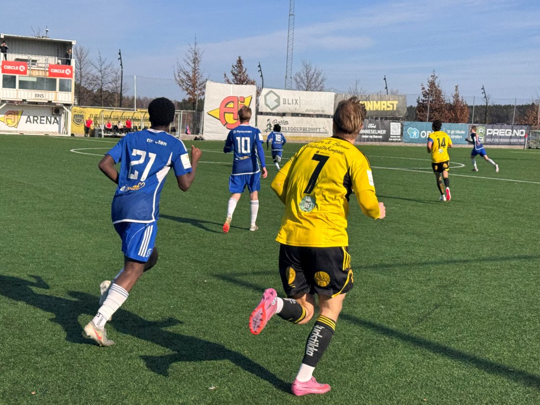 DGB: Lokalprodusert kaffe pryder shortsen bak - for andre året på rad. Dette er fjorårets modell.