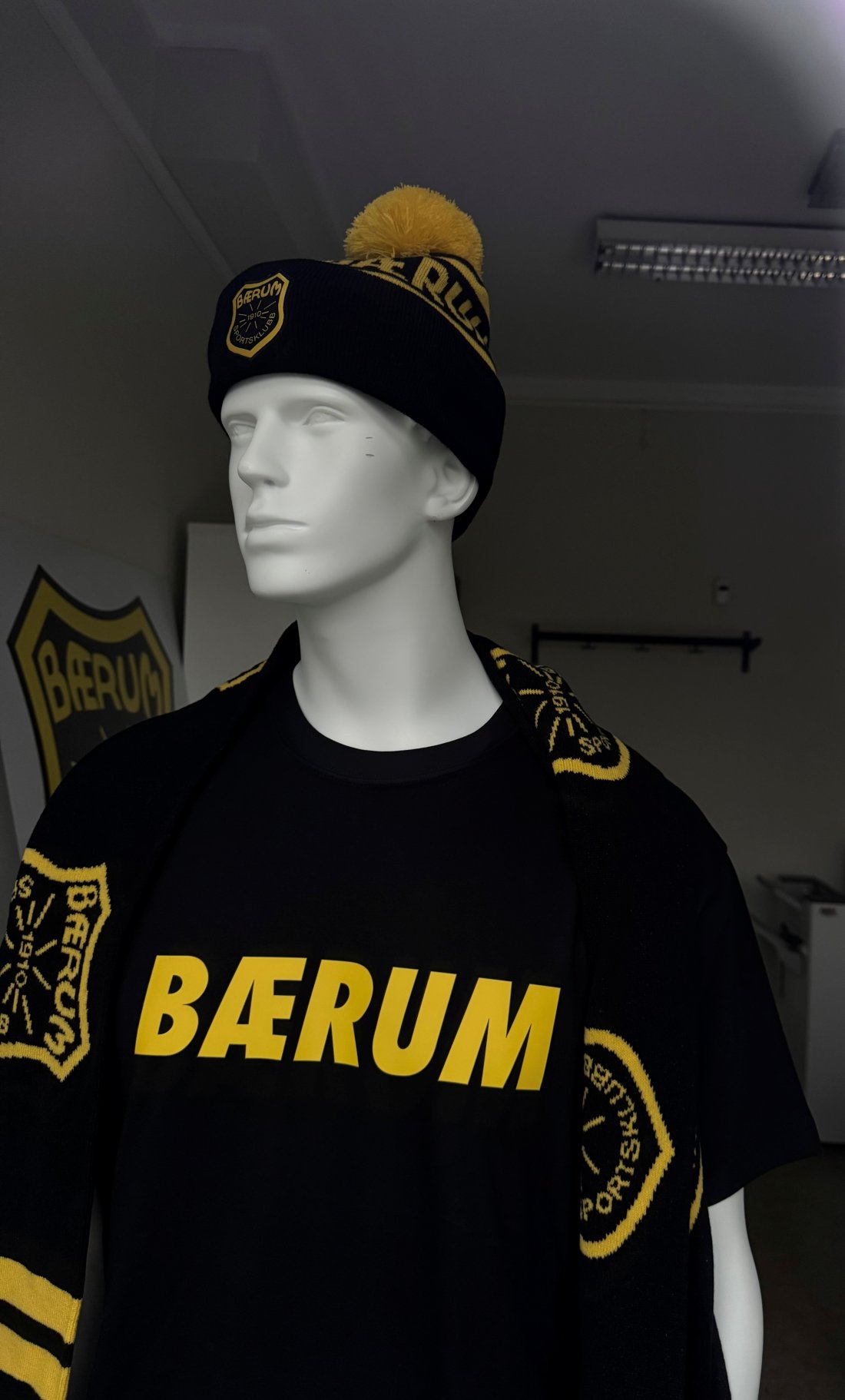 Bærum-merch: Skaff deg vinterens feteste hodeplagg og skjerf