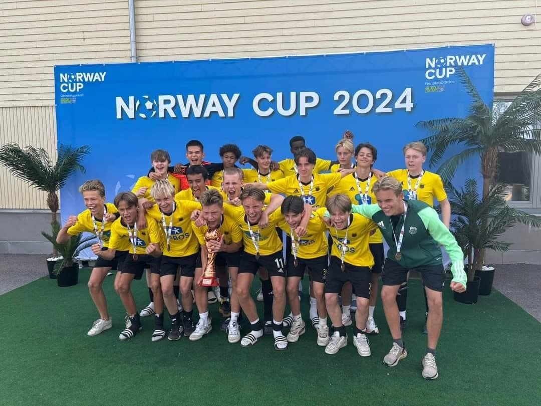 Bronselaget: Forcha var sentral sammen med den meget lovende 09-gjengen som tok bronse under årets Norway Cup - ledet av trener Philip Nielsen.