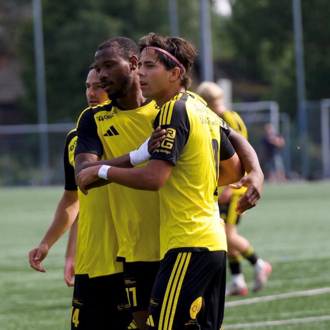 Åpnet målkontoen: Curtis Kaba stanget inn 1-0 etter nydelig assist av Lasse Bransdal.