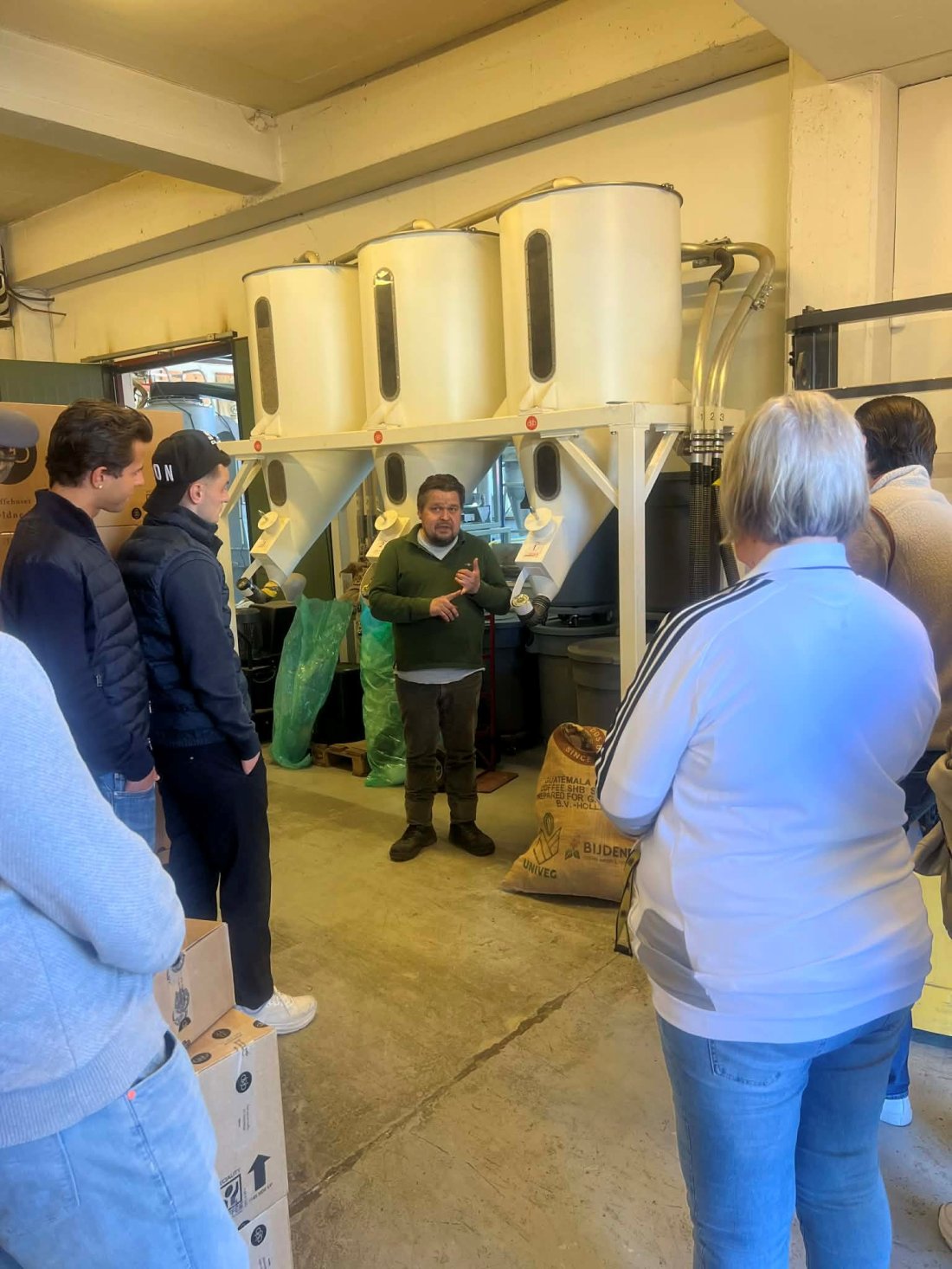 Ekspert: En av landets aller fremste kaffeeksperter, Jørgen Lindvik, inviterte på omvisning og kaffesmaking.