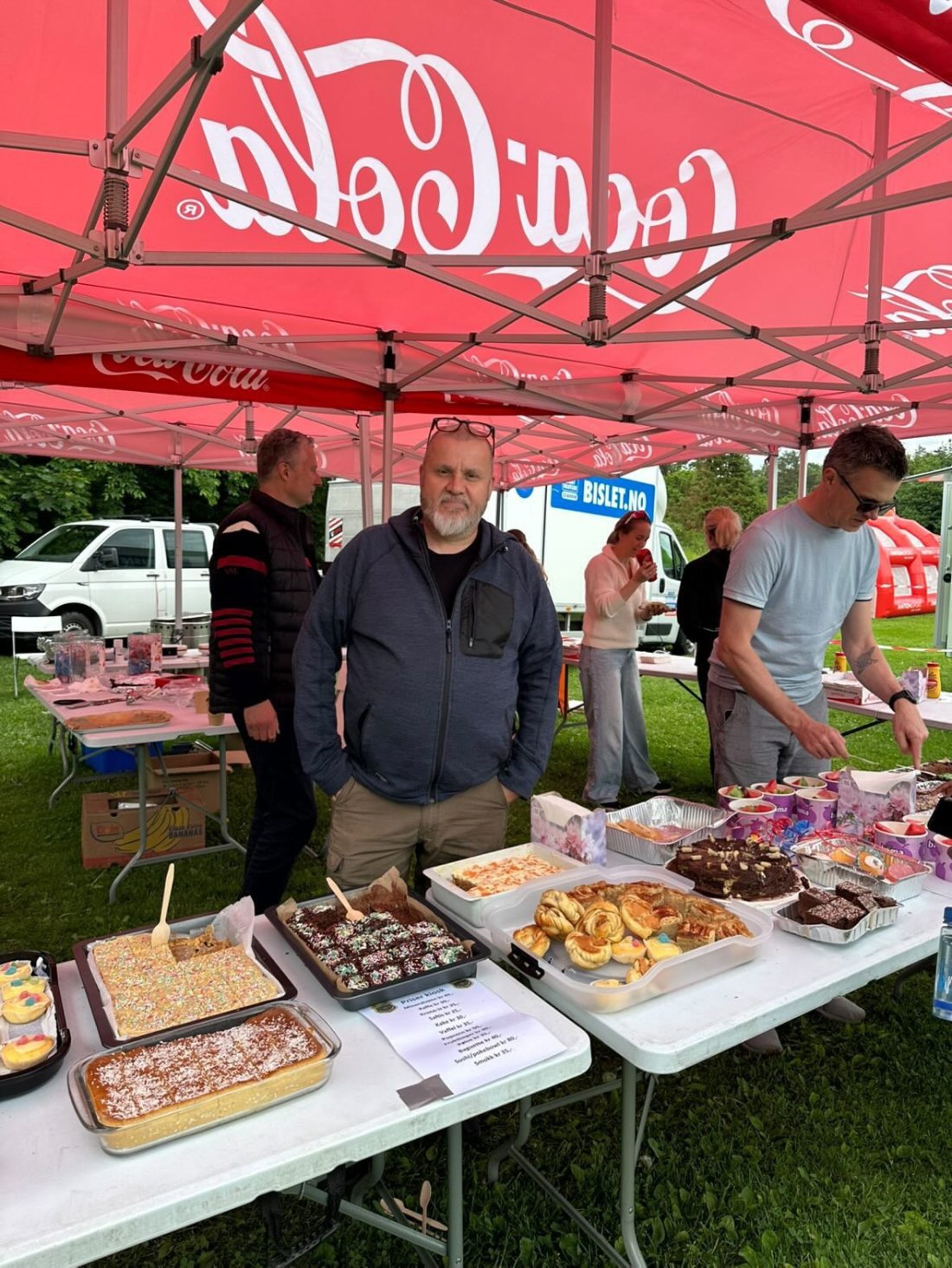 Ståle i bua: Bærum-mann og sponsor Ståle Lundemo med familie har lagt ned en solid innsats gjennom hele helgen