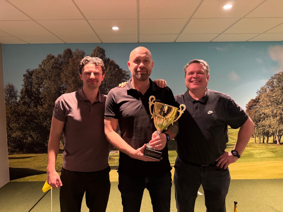 Scramble-vinnere: Bærum-spiller Christian Selvær Arvesen, Henrik Fagernes (Cenera) og Fred Bing (Taxi 02000 Asker og Bærum) stakk av med seieren i scramble